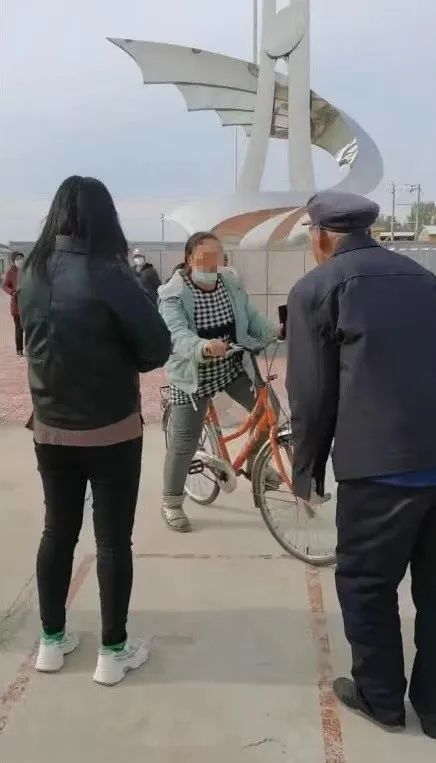 DƬ
